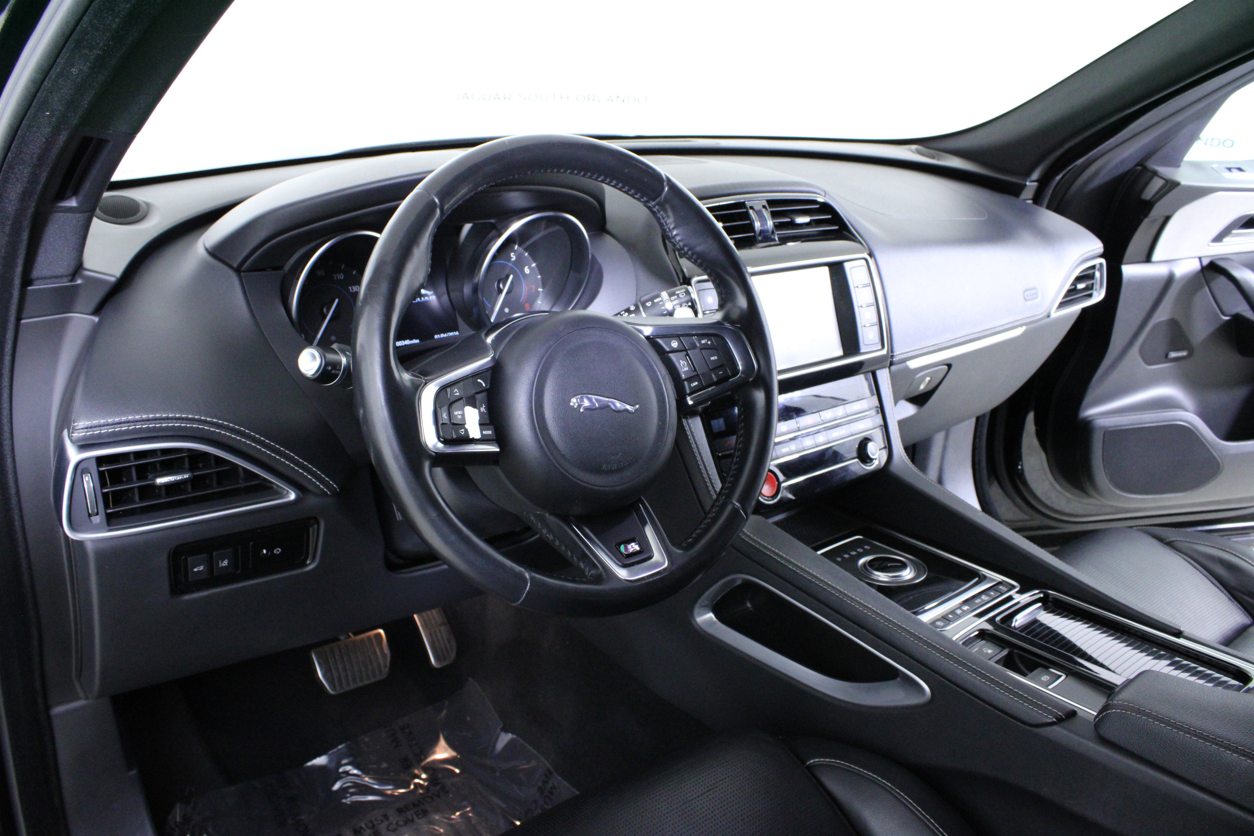 Used 2018 Jaguar F-PACE S image 21