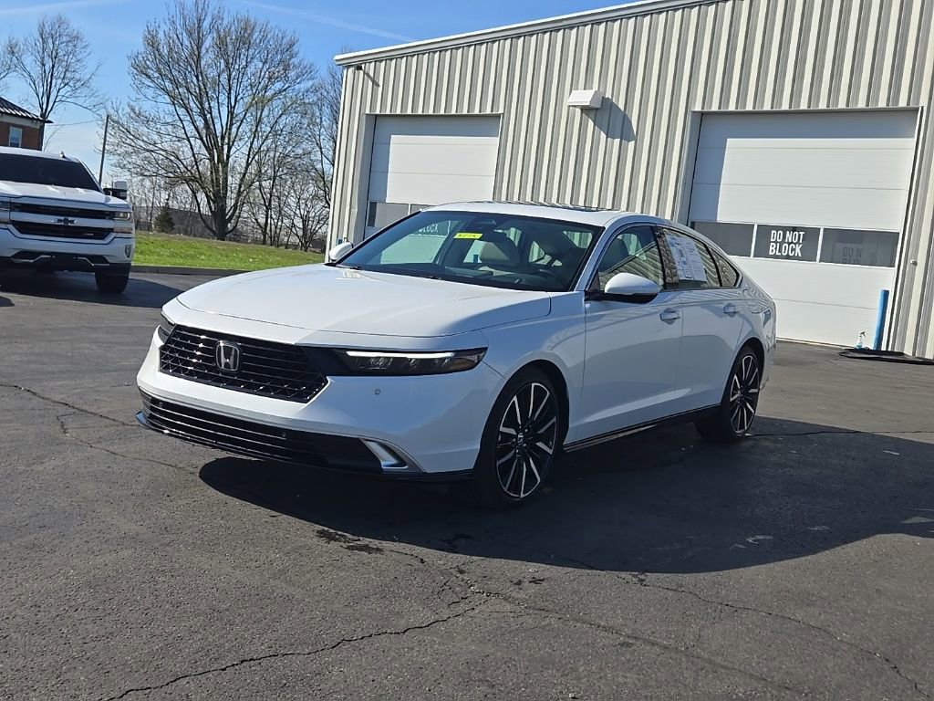 Used 2025 Honda Accord Touring image 3