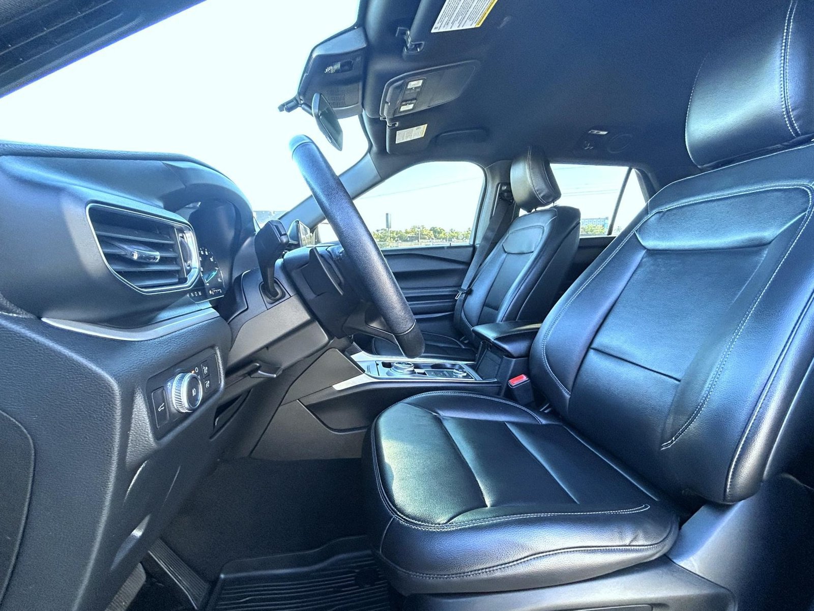 Used 2020 Ford Explorer XLT w/ Equipment Group 202A AWD/4WD image 10