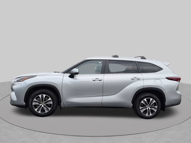 Certified 2024 Toyota Highlander XLE AWD/4WD image 9