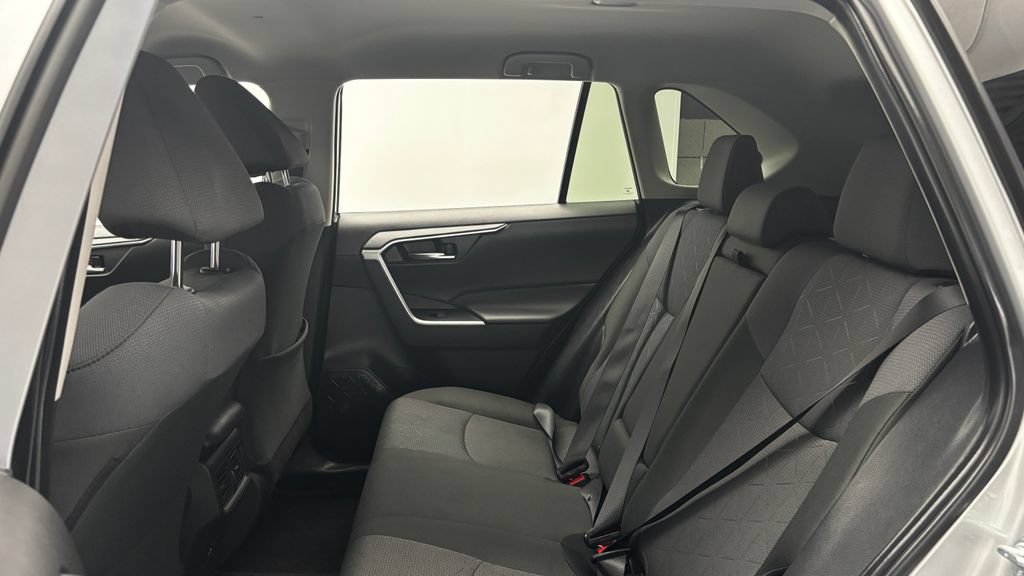 Used 2025 Toyota RAV4 XLE AWD/4WD image 34