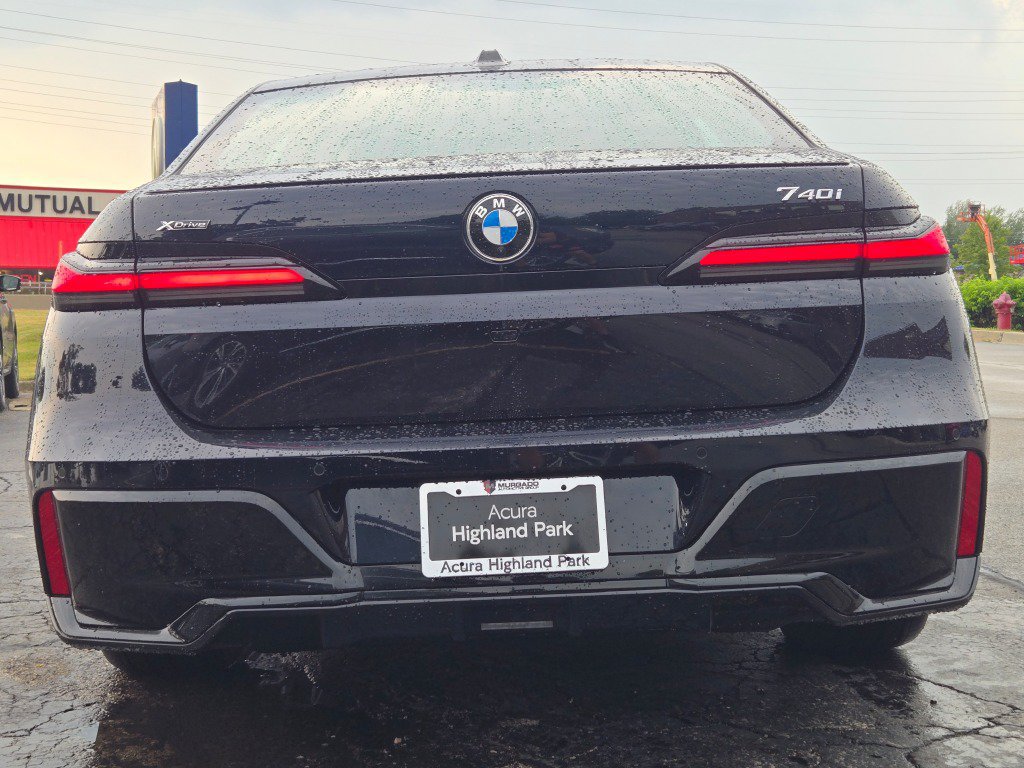 Used 2025 BMW 740i xDrive w/ Premium Package AWD/4WD image 17