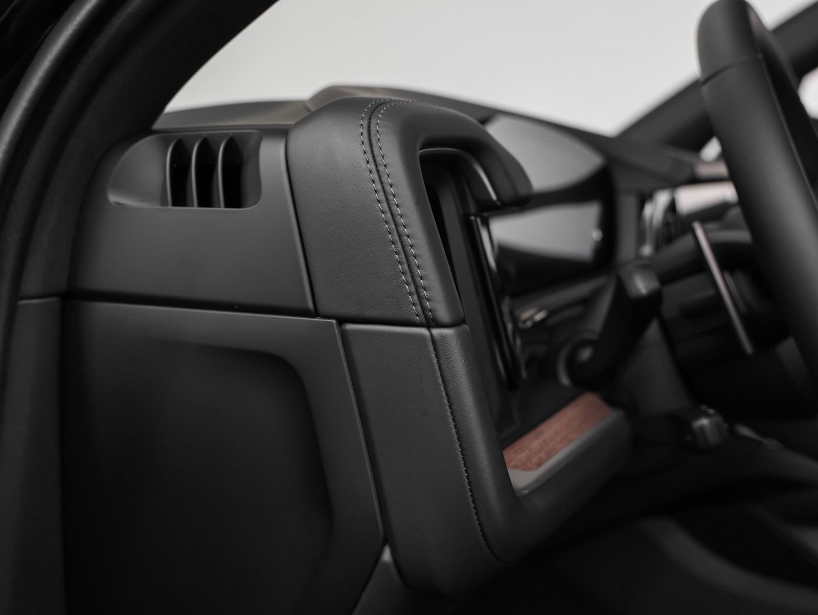 Certified 2025 Porsche Cayenne image 28