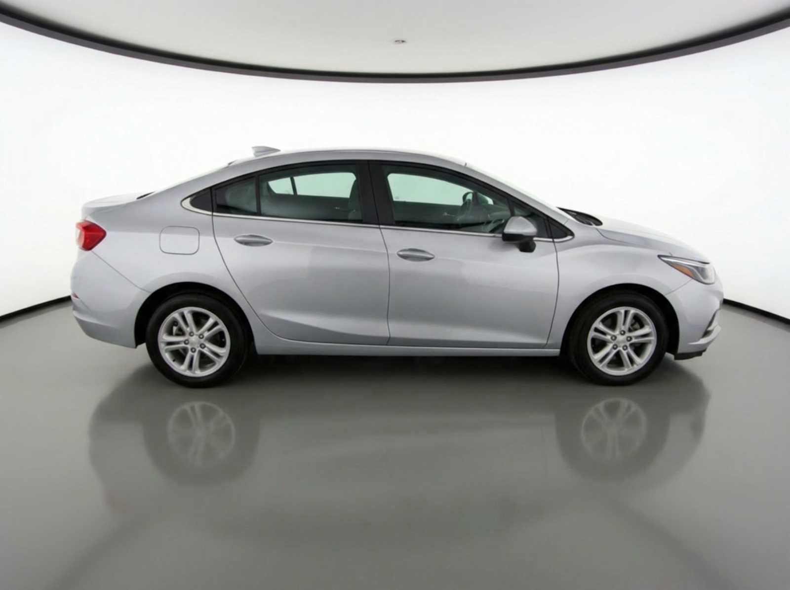 Used 2016 Chevrolet Cruze LT w/ Convenience Package image 4