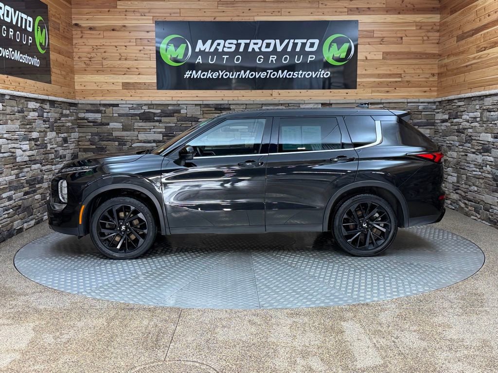 Used 2023 Mitsubishi Outlander SE Black Edition image 6
