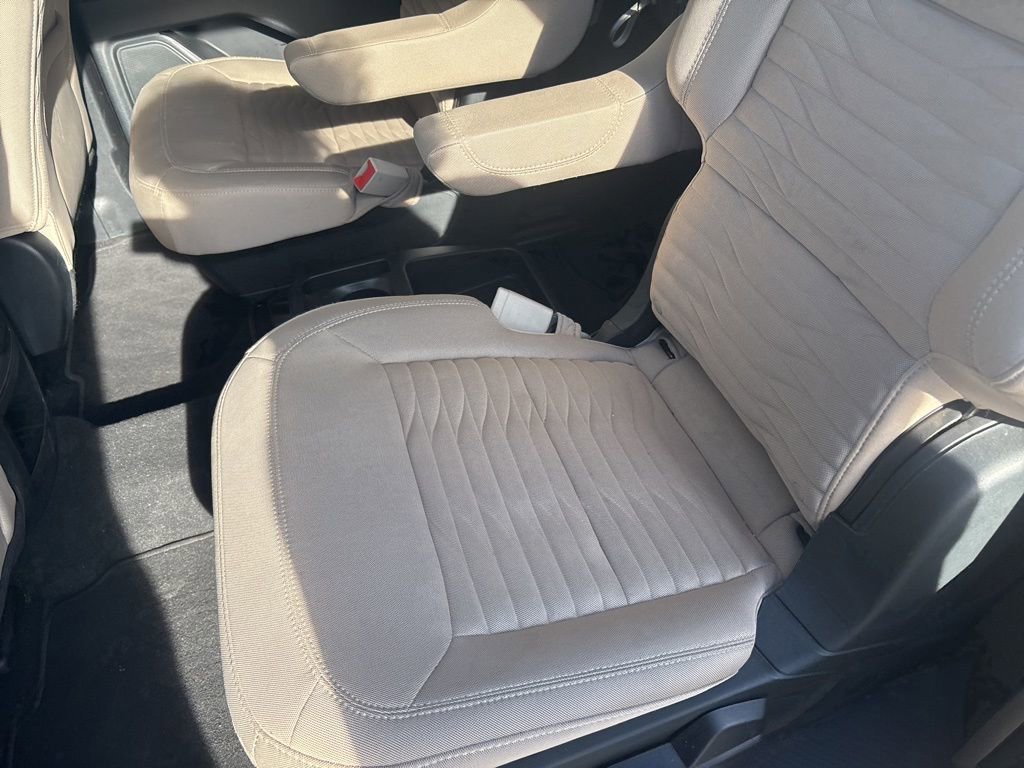 Used 2021 Ford Explorer XLT image 38