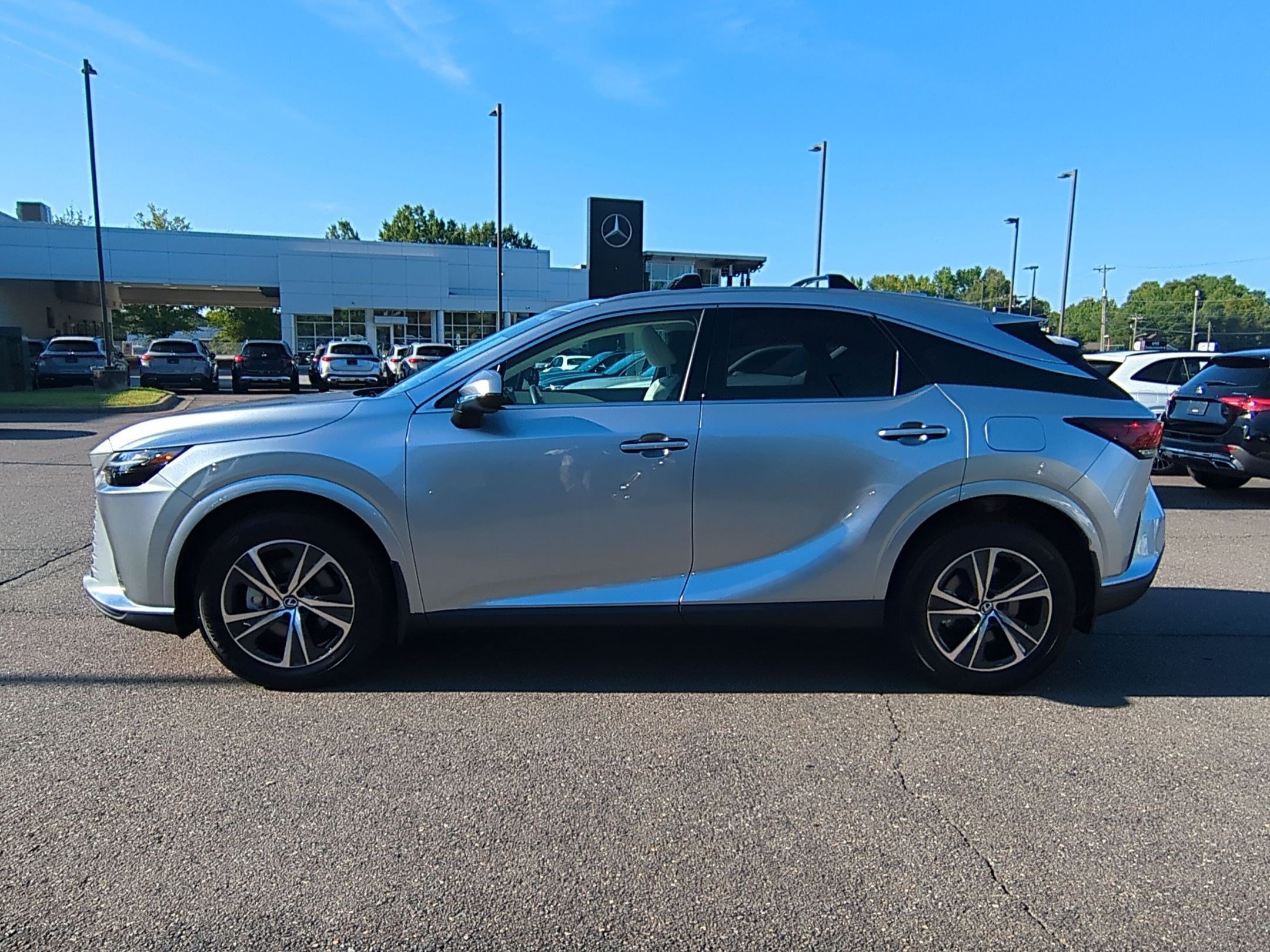 Used 2024 Lexus RX 350h w/ Accessory Package (Z1) AWD/4WD image 6