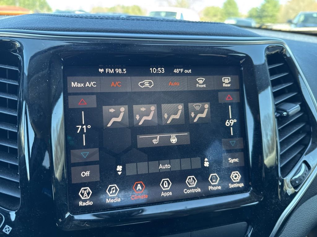 Used 2019 Jeep Cherokee Limited image 18