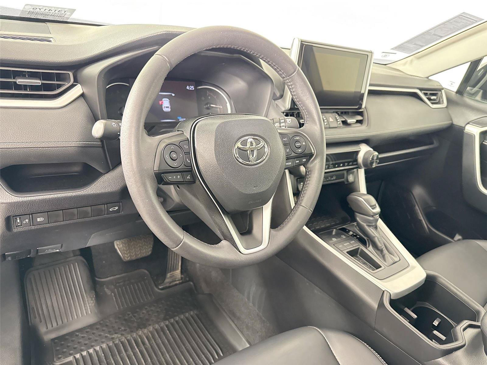 Used 2024 Toyota RAV4 XLE Premium FWD image 4