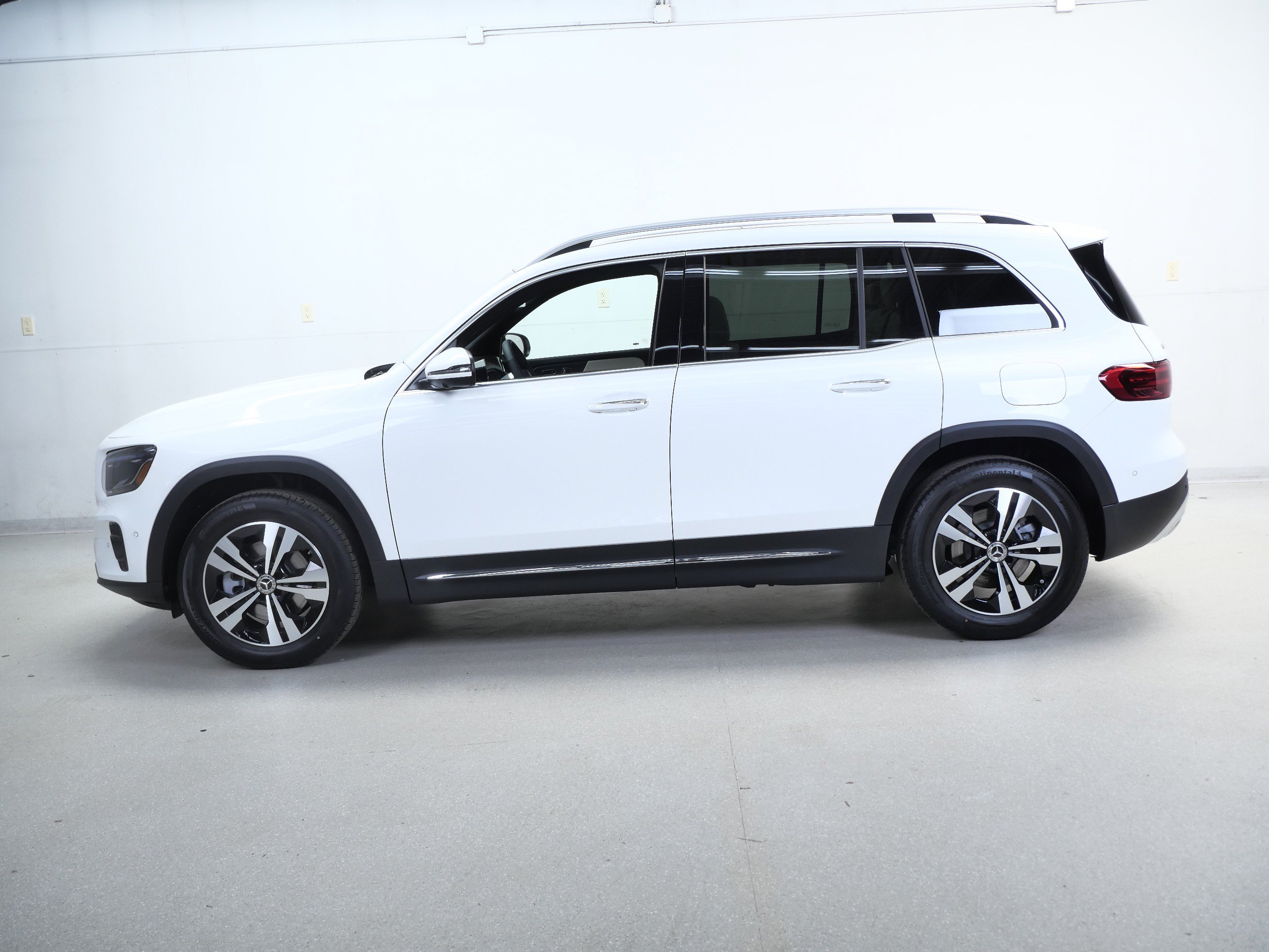 New 2026 Mercedes-Benz GLB 250 4MATIC image 5