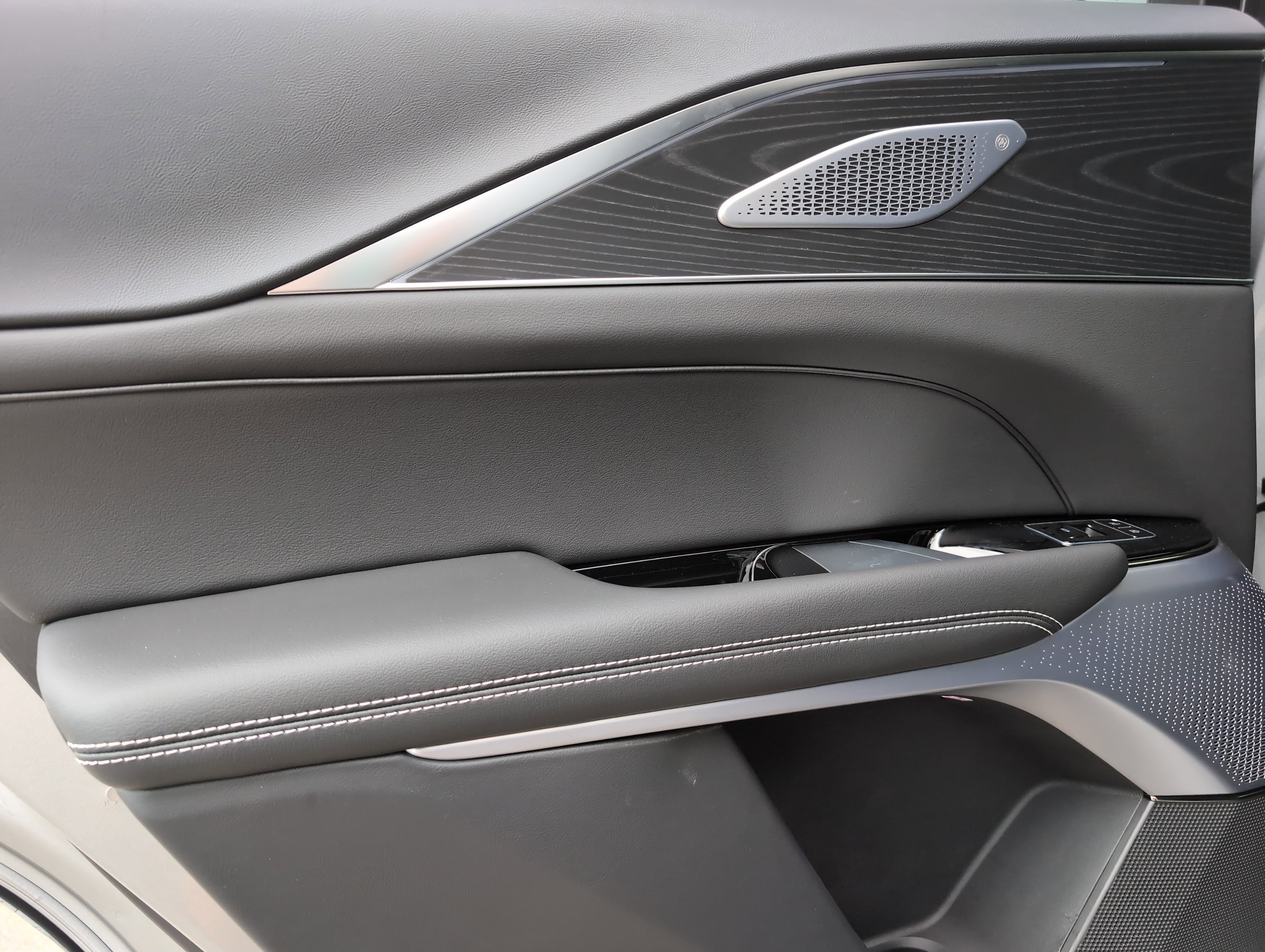 New 2026 Cadillac Lyriq V image 29