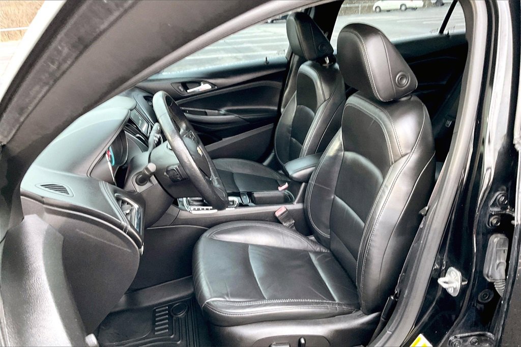 Used 2017 Chevrolet Cruze Premier image 25