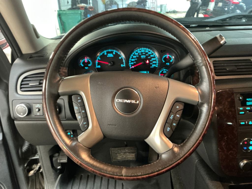 Used 2013 GMC Sierra 2500 Denali w/ Suspension Package, Off-Road AWD/4WD image 20
