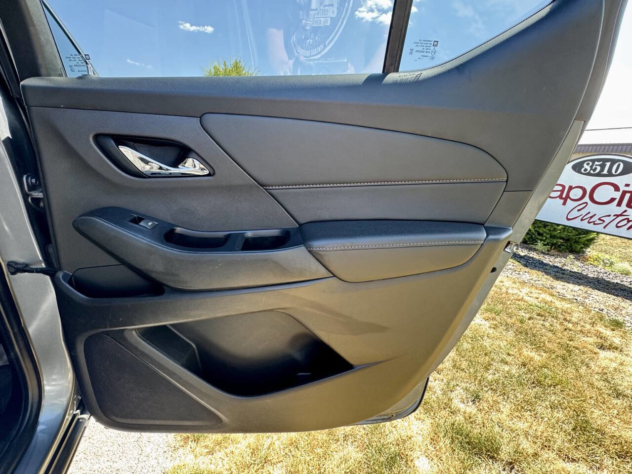 Used 2020 Chevrolet Traverse LS image 28