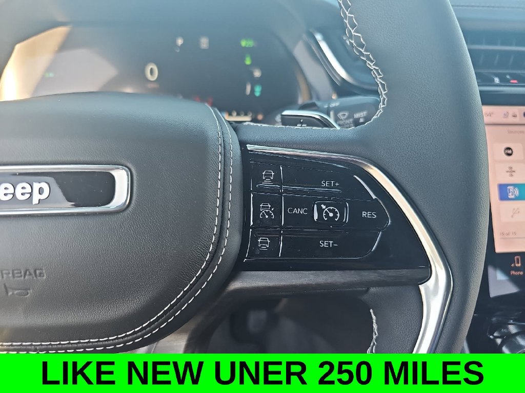 Used 2023 Jeep Grand Cherokee Overland w/ Luxury Tech Group IV AWD/4WD image 18