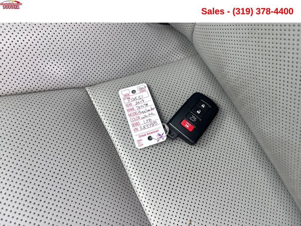 Used 2017 Toyota Highlander Limited Platinum AWD/4WD image 25