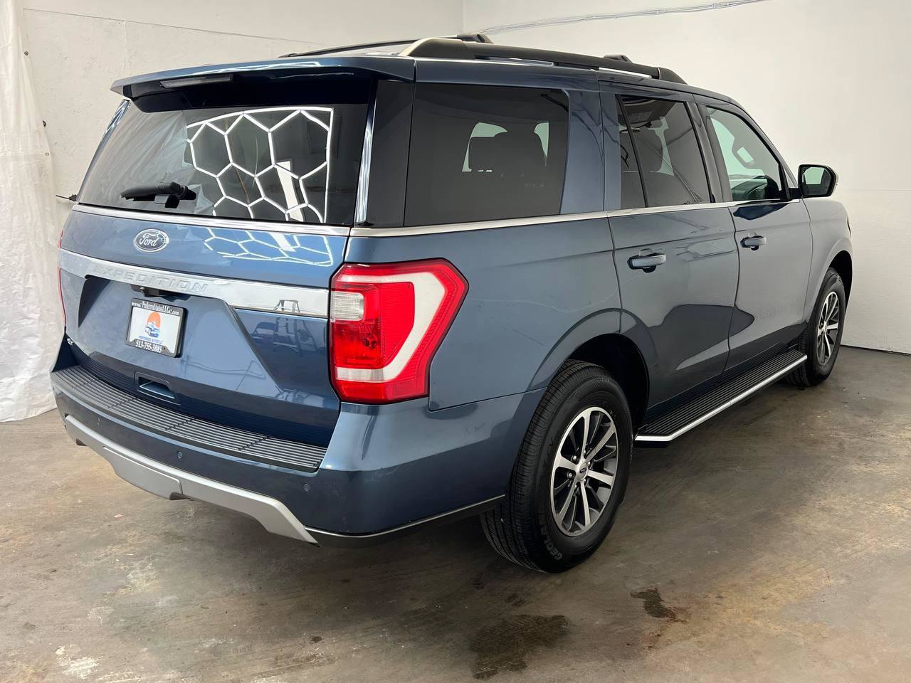 Used 2020 Ford Expedition XLT w/ Equipment Group 202A AWD/4WD image 4