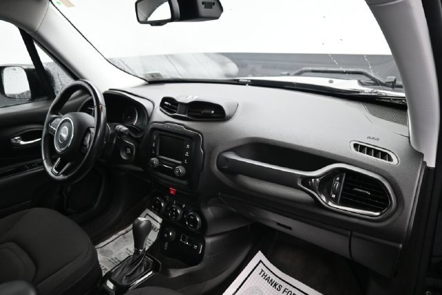 Used 2016 Jeep Renegade Latitude AWD/4WD image 9