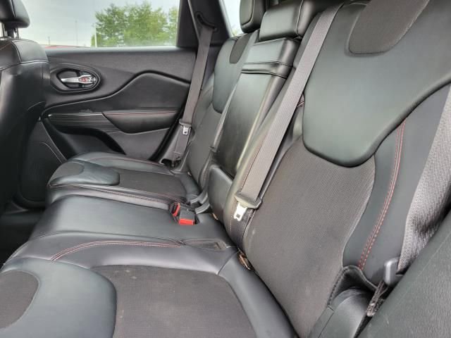 Used 2017 Jeep Cherokee Trailhawk w/ Comfort & Convenience Group AWD/4WD image 13