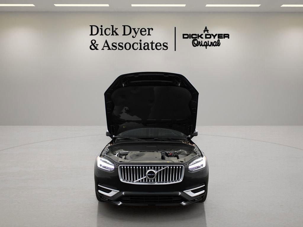 Used 2023 Volvo XC90 B6 Ultimate w/ Lounge Package image 32