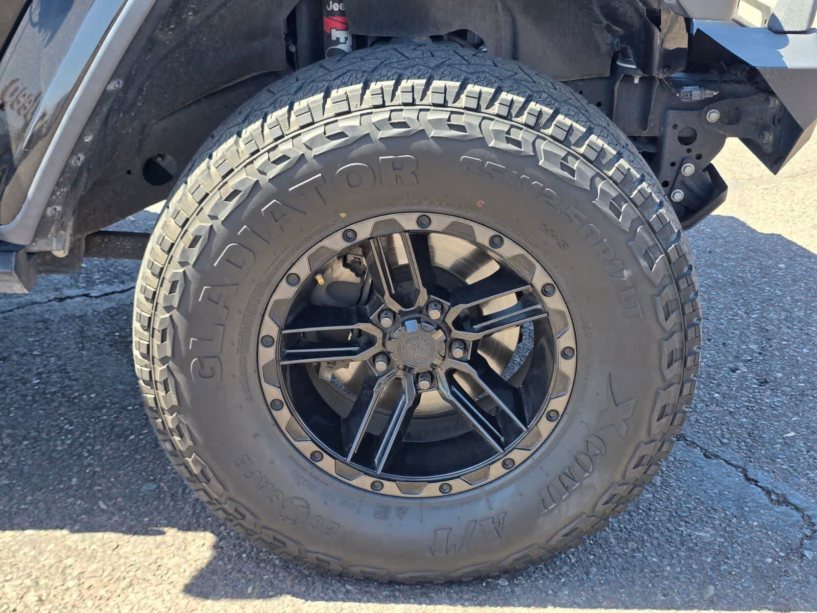 Used 2020 Jeep Gladiator Rubicon w/ Dual Top Group AWD/4WD image 10