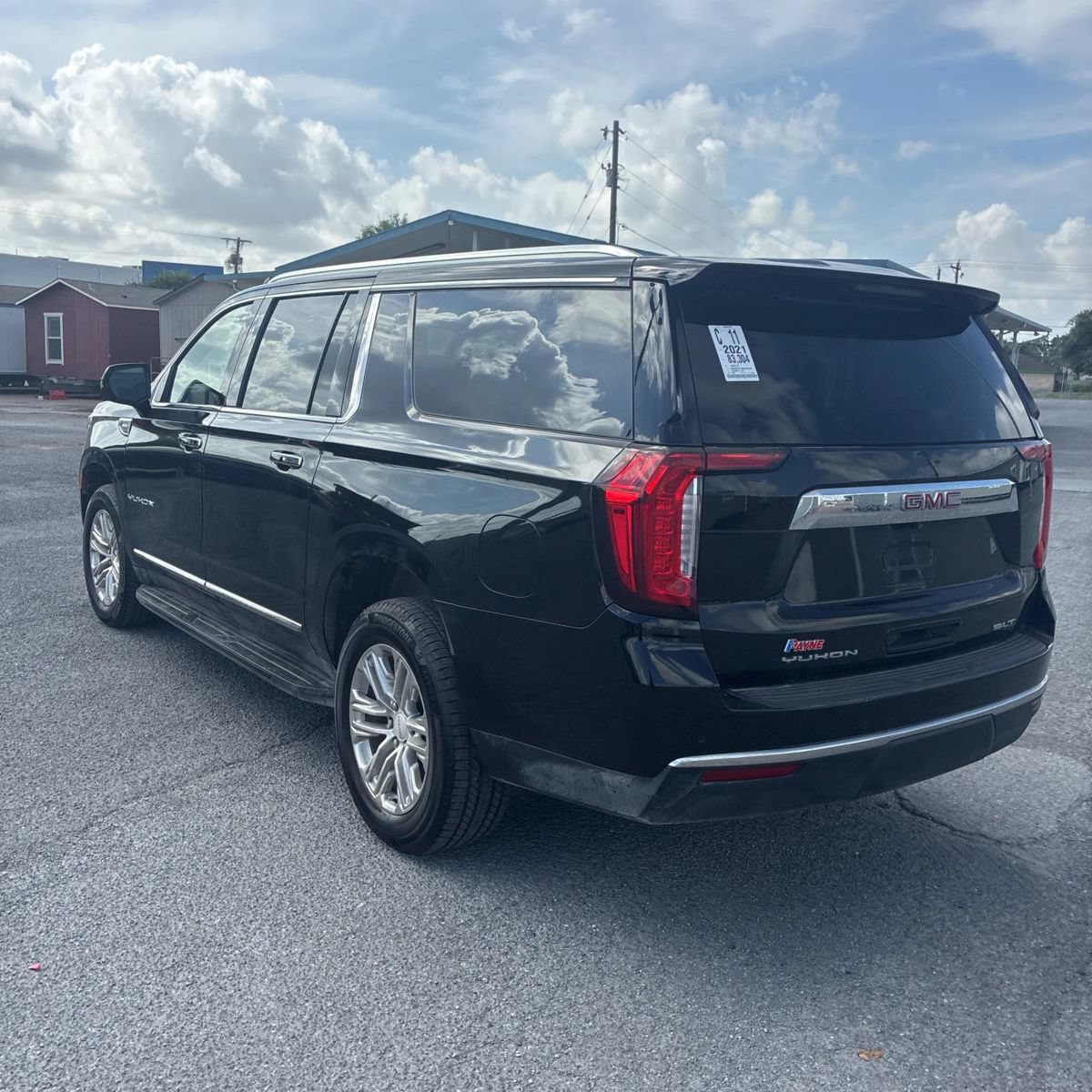 Used 2021 GMC Yukon XL SLT w/ SLT Premium Package AWD/4WD image 3