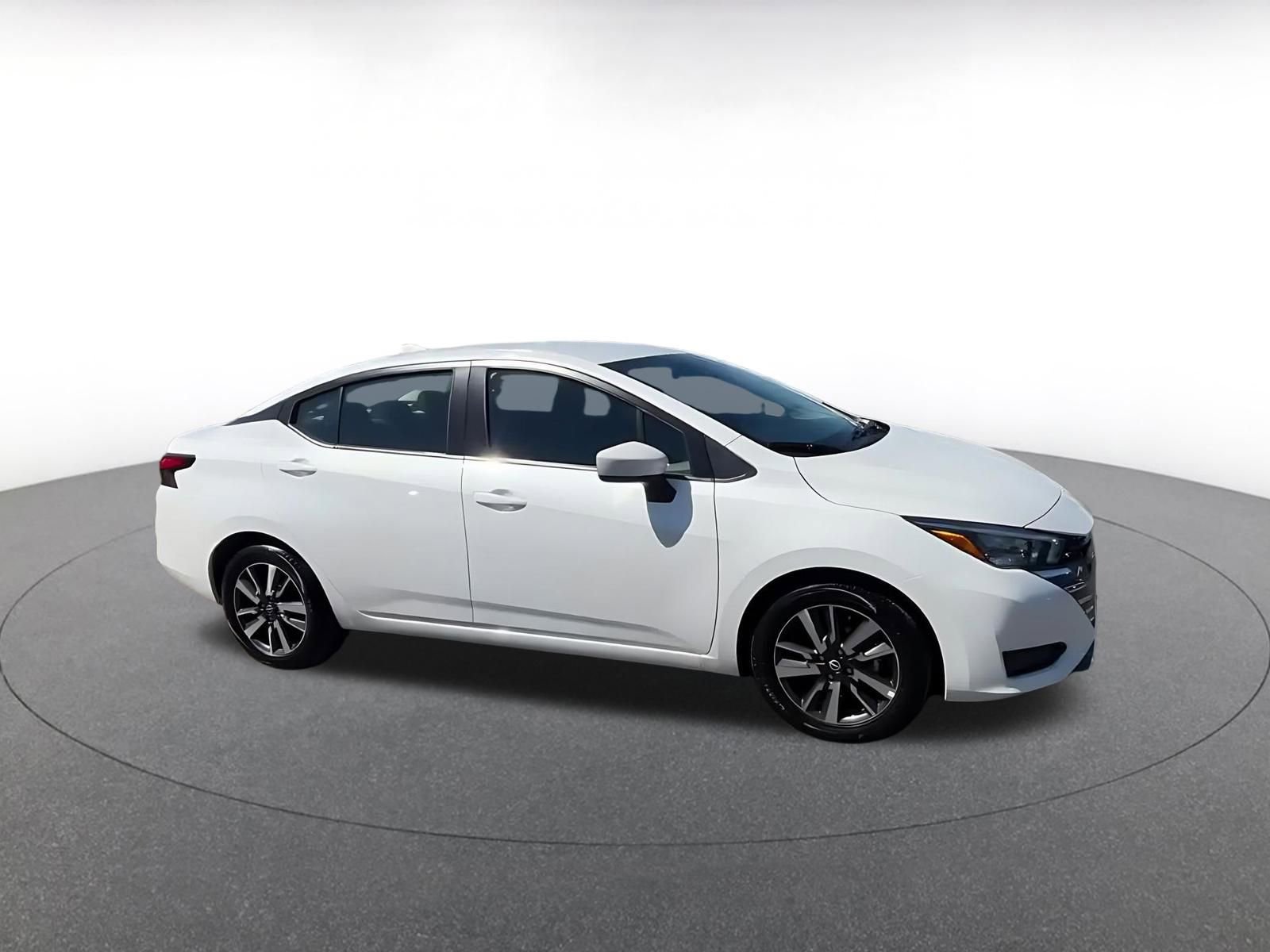 Used 2025 Nissan Versa SV FWD image 2