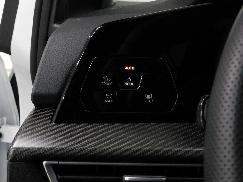 Used 2025 Volkswagen Golf R image 40