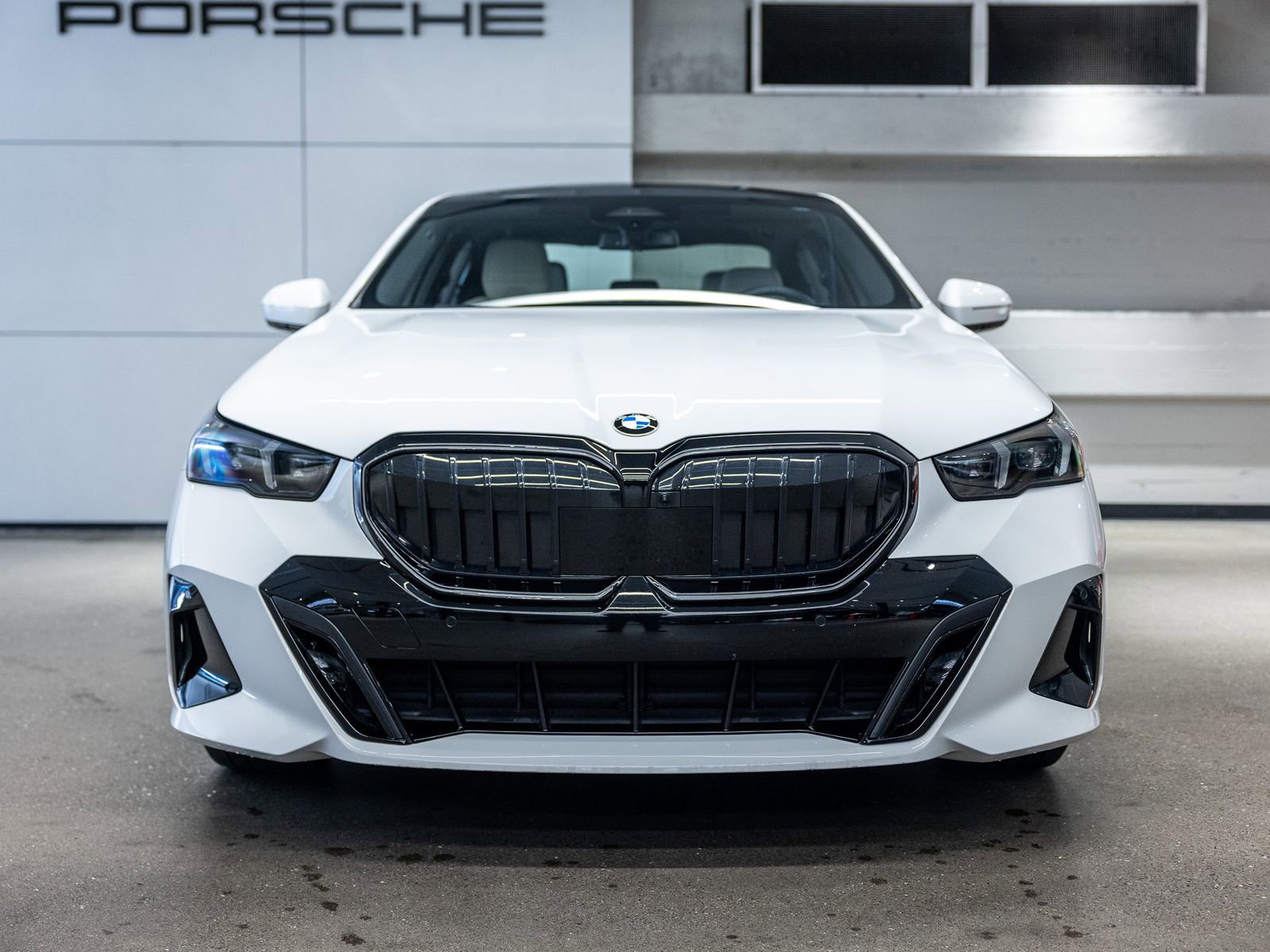 Used 2024 BMW 530i w/ Executive Package image 11