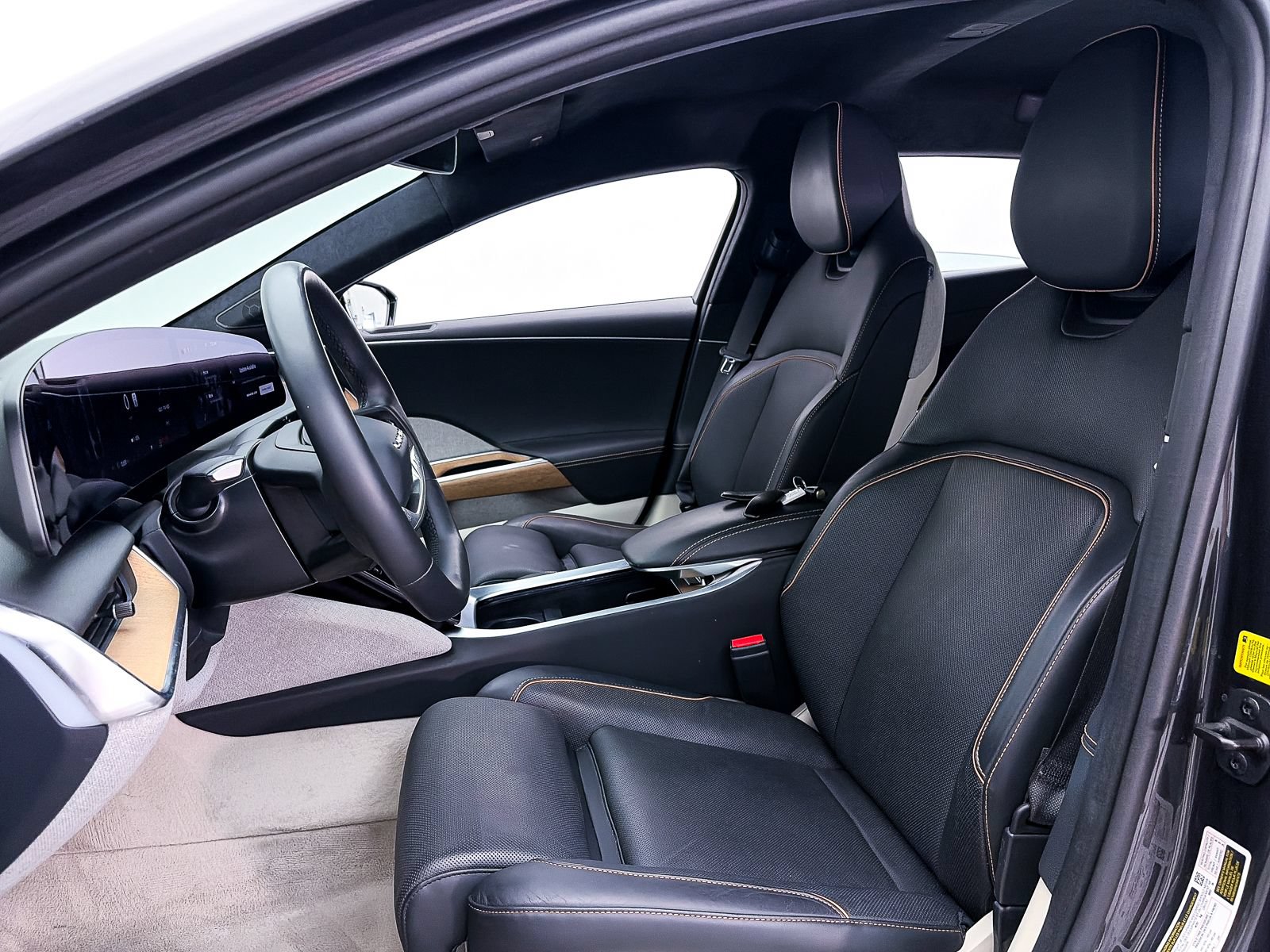 Used 2024 Lucid Air Touring AWD/4WD image 18