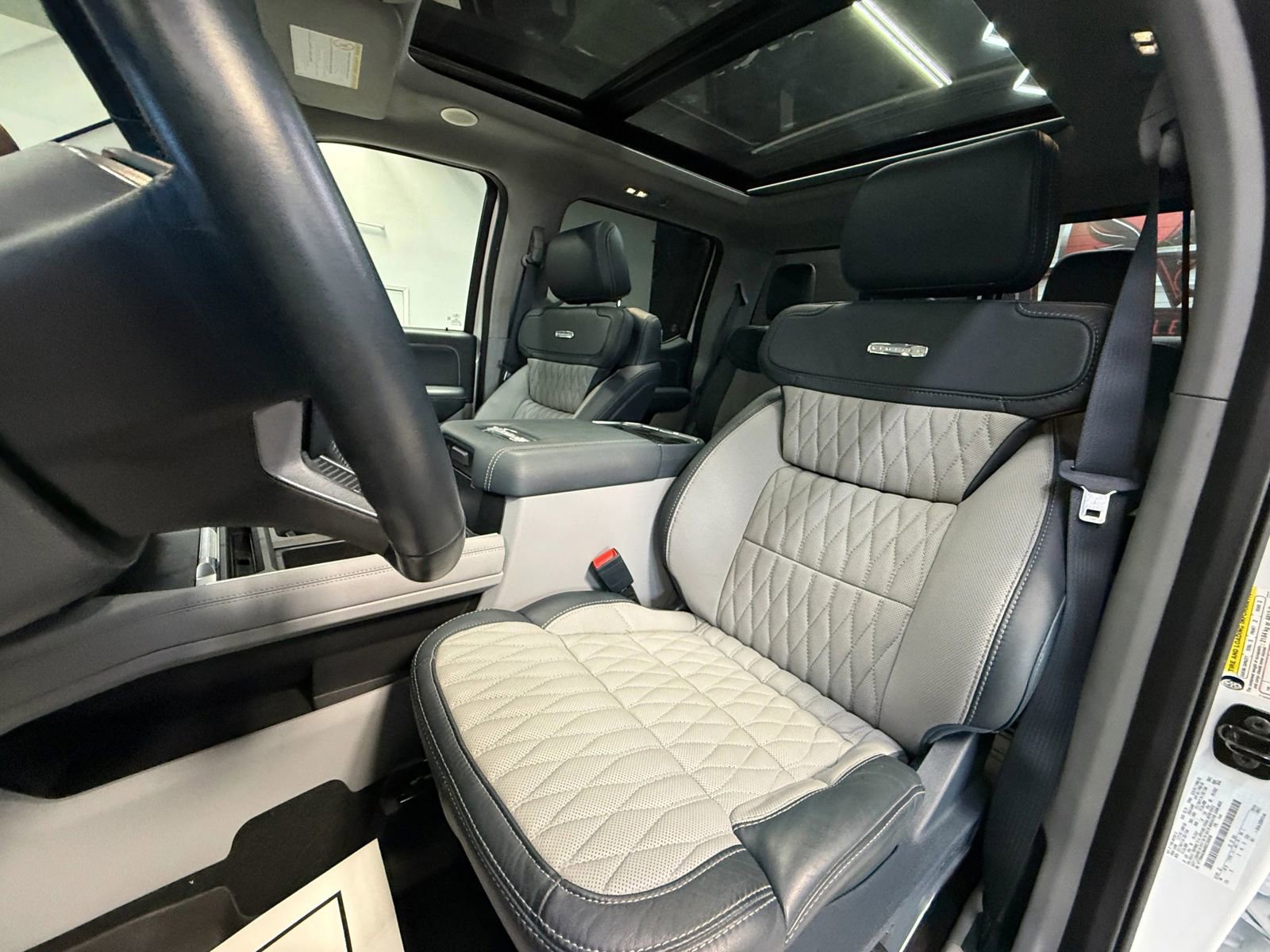 Used 2024 Ford F450 Limited w/ FX4 Off-Road Package image 90