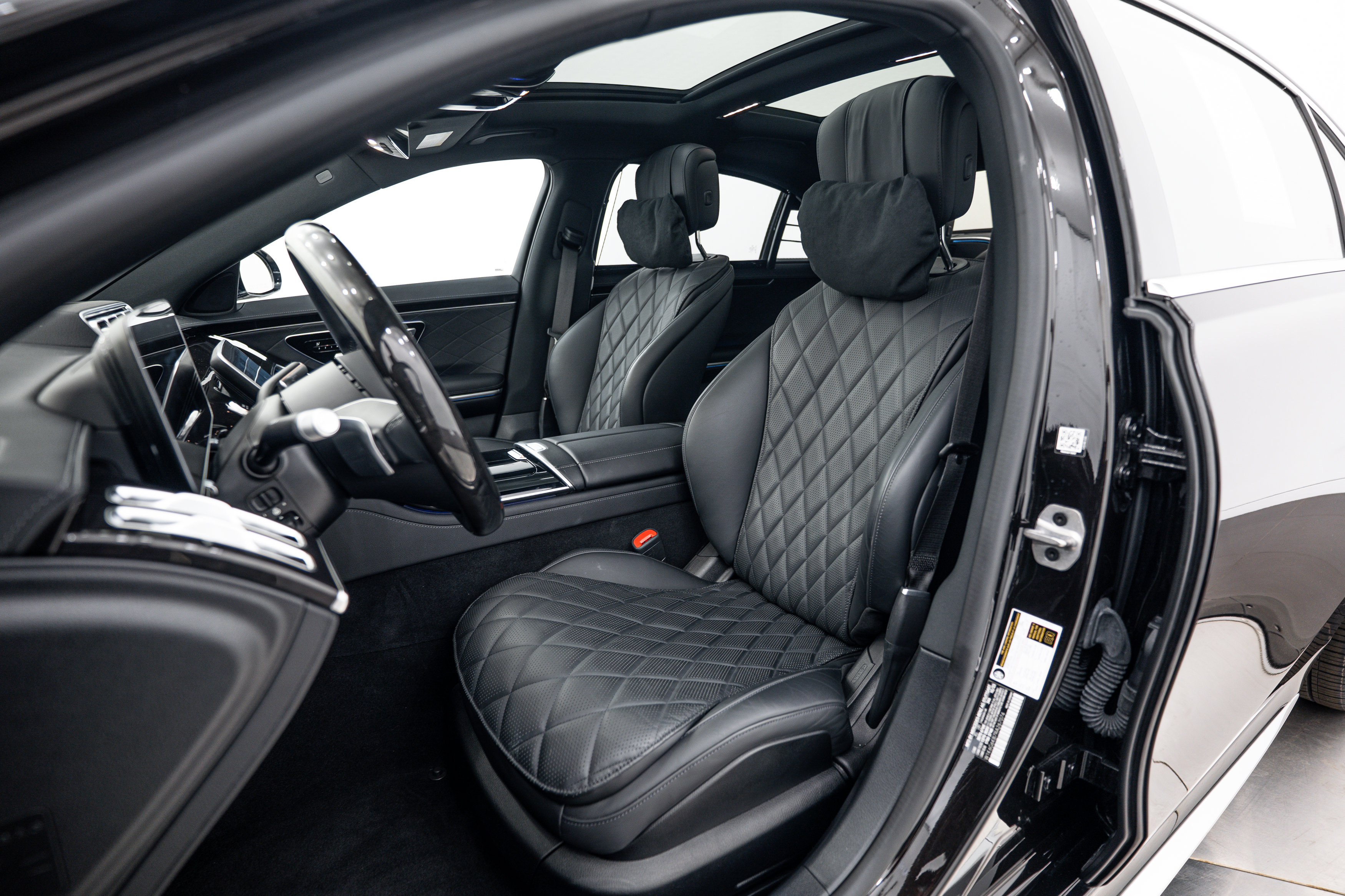 Used 2024 Mercedes-Benz S 580e 4MATIC Sedan image 5