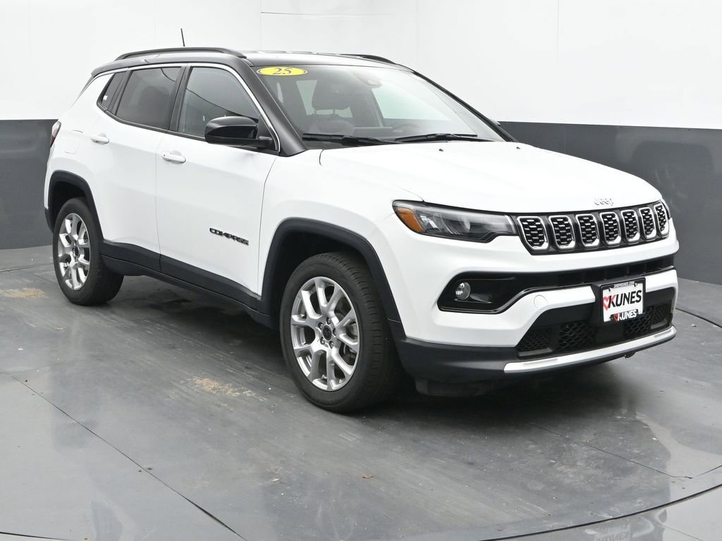 Used 2025 Jeep Compass Limited AWD/4WD image 3