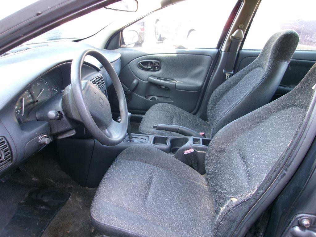 Used 2002 Saturn S-Series SL1 FWD image 7