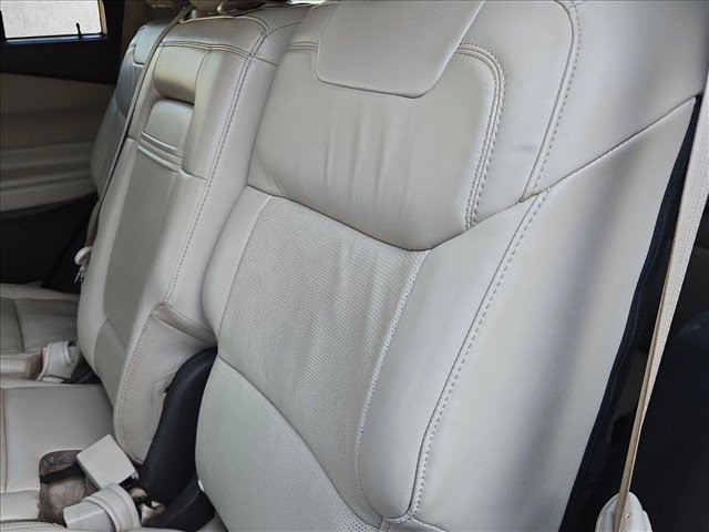 Used 2020 Ford Explorer Platinum w/ Premium Technology Package AWD/4WD image 18