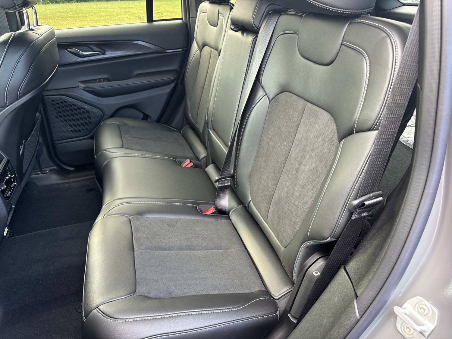 New 2027 Jeep Grand Cherokee Laredo X AWD/4WD image 19