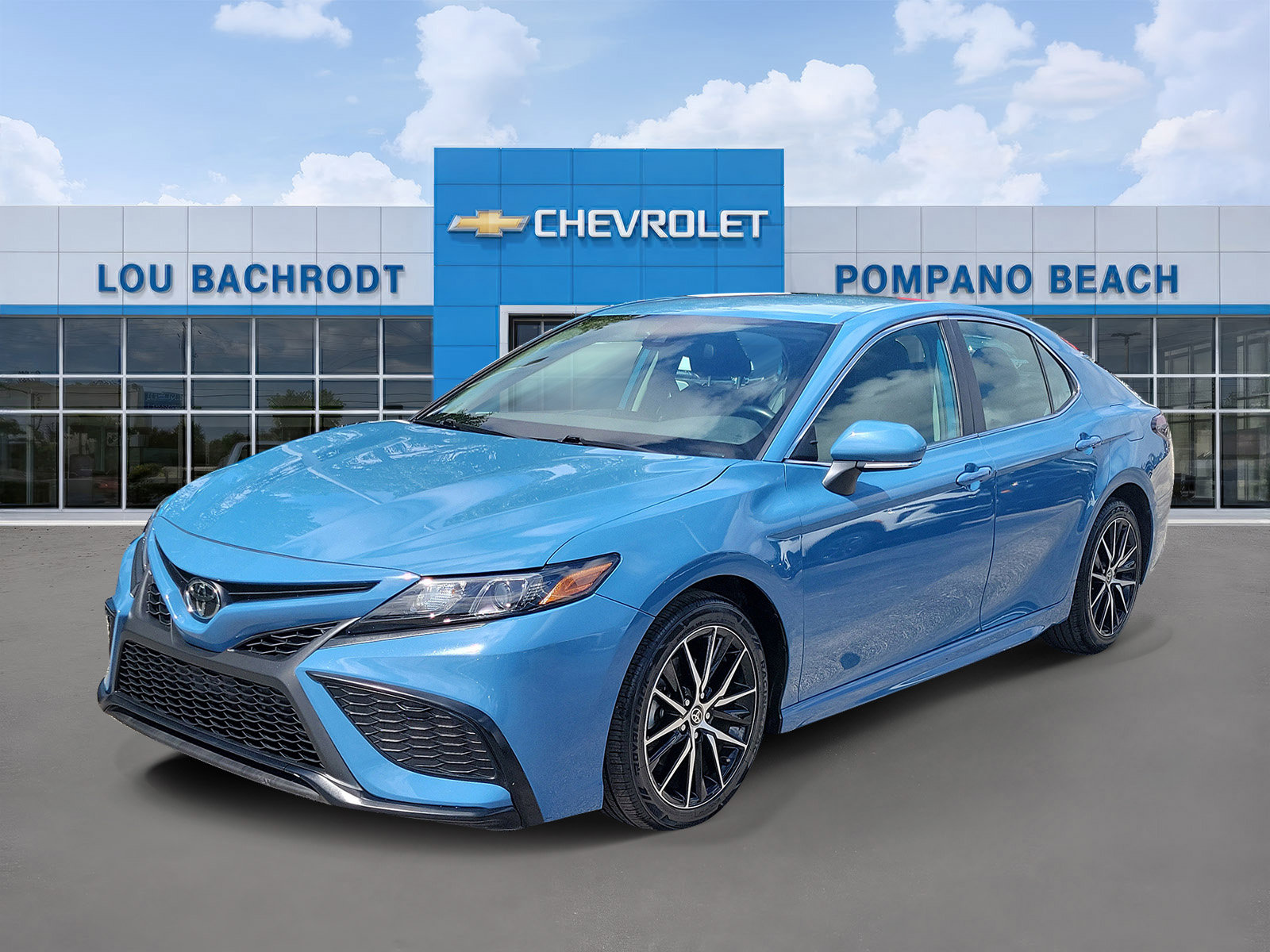 Used 2024 Toyota Camry SE image 3