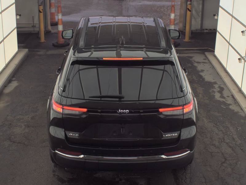 Used 2023 Jeep Grand Cherokee Limited w/ Trailer Tow Prep Group (B) AWD/4WD image 5