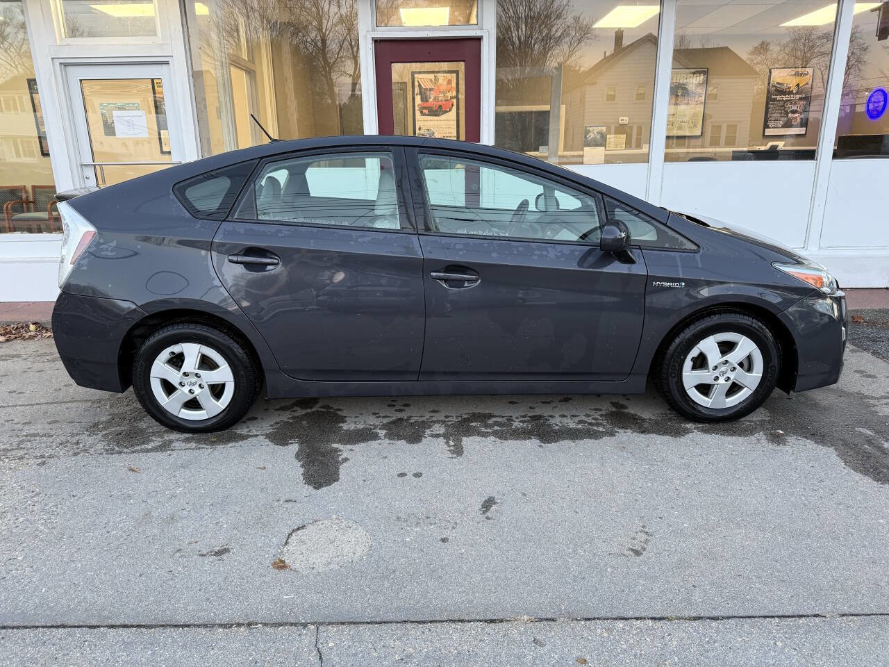 Used 2010 Toyota Prius Three FWD image 2