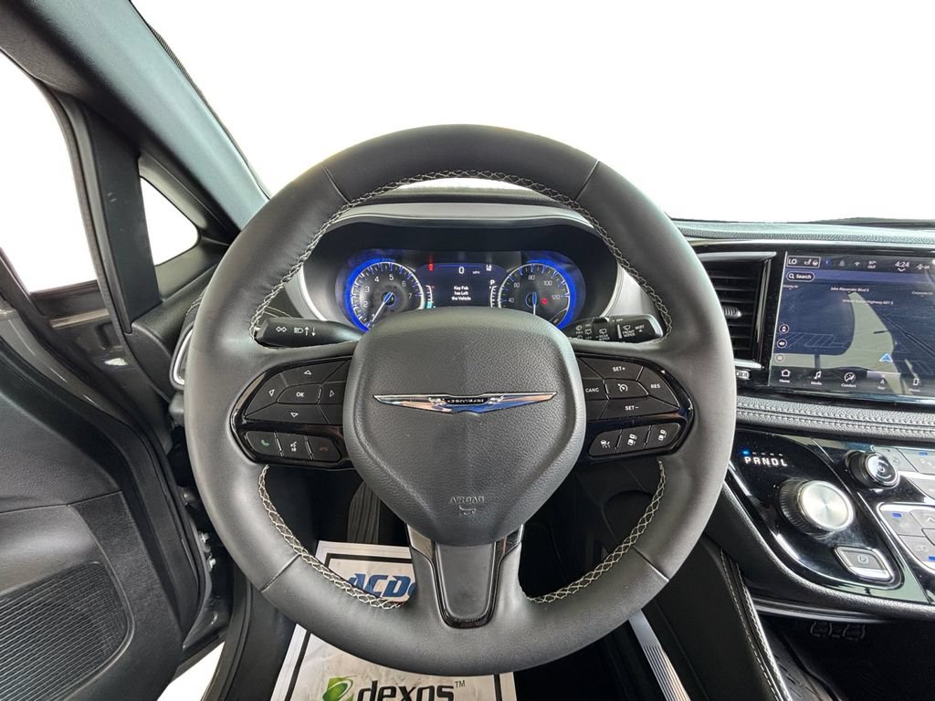 Used 2025 Chrysler Pacifica Limited FWD image 17