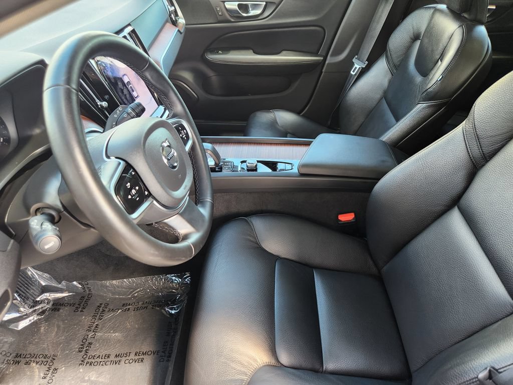 Used 2025 Volvo V60 B5 Cross Country Plus AWD/4WD image 4