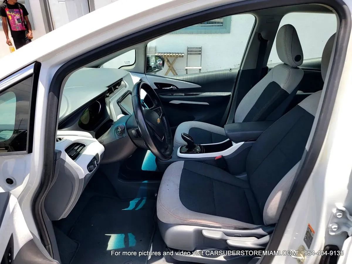 Used 2017 Chevrolet Bolt LT image 2