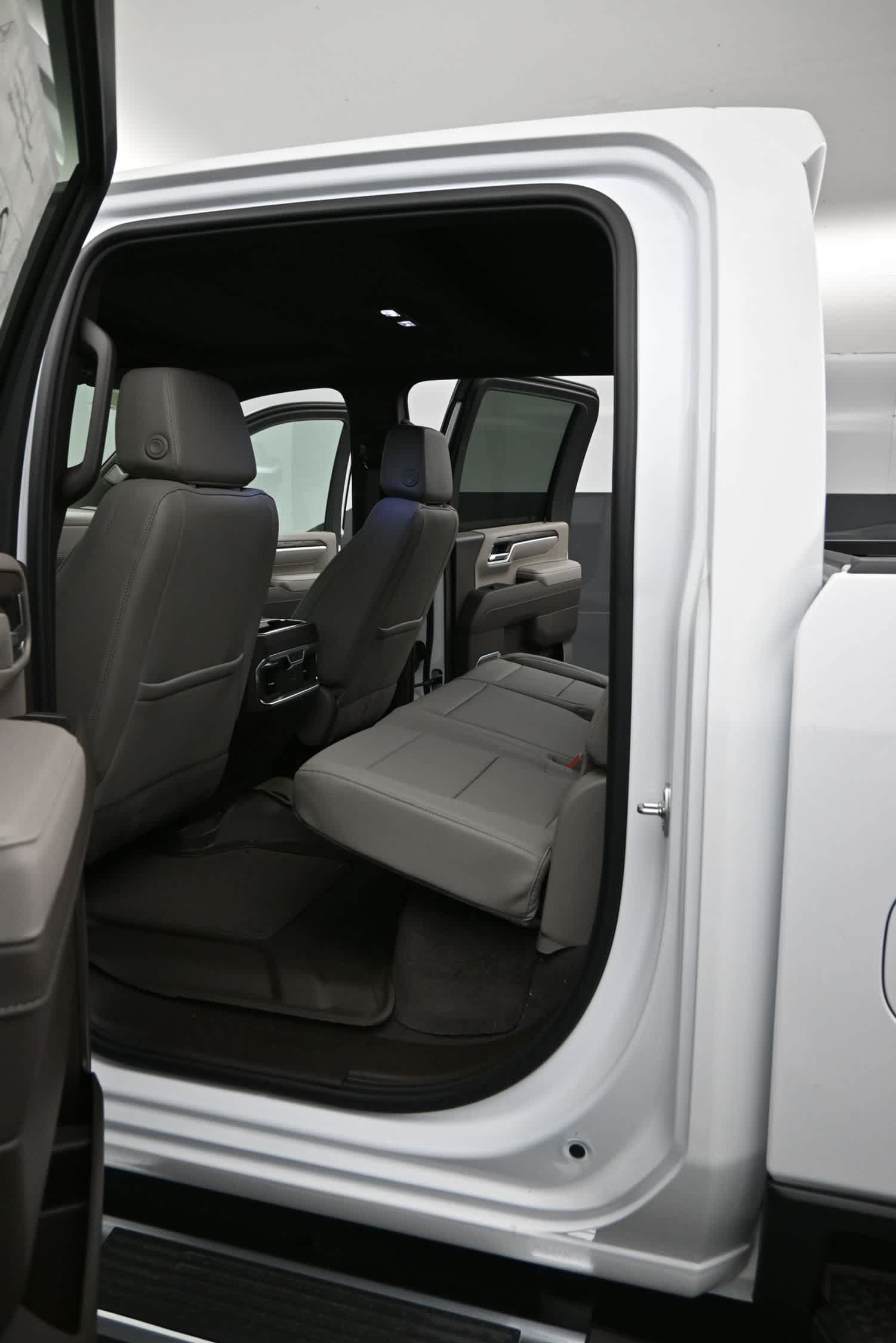 New 2026 GMC Sierra 2500 SLT w/ SLT Premium Package AWD/4WD image 17