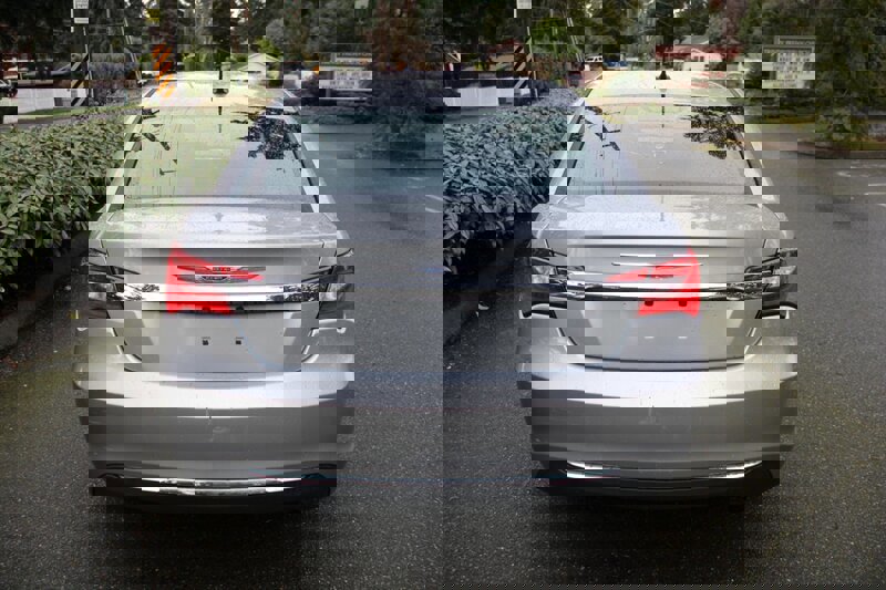 Used 2013 Chrysler 200 Touring image 10