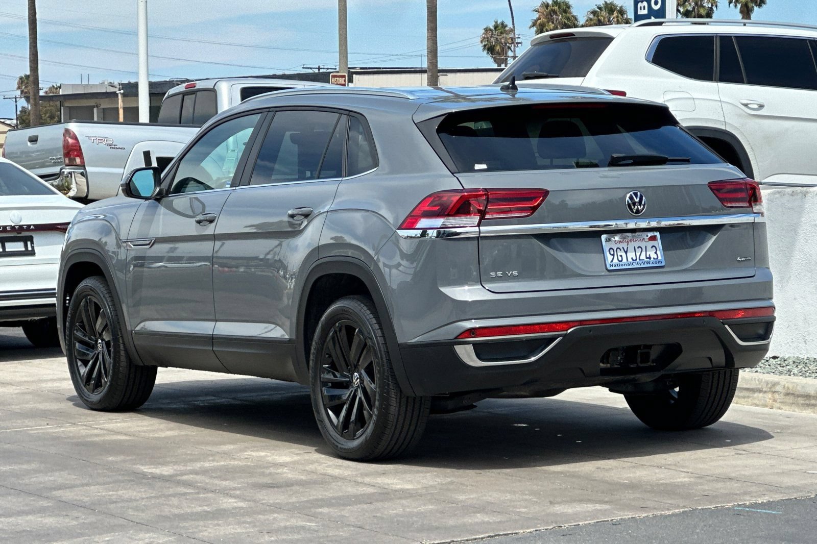 Used 2023 Volkswagen Atlas Cross Sport SE w/ Panoramic Sunroof Package AWD/4WD image 6