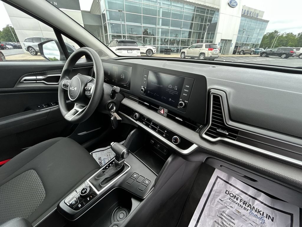 Used 2023 Kia Sportage LX AWD/4WD image 13