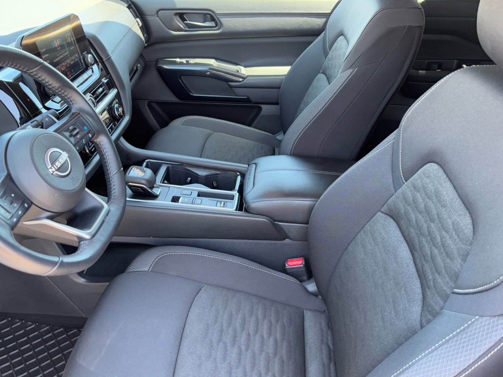 Certified 2025 Nissan Pathfinder SV image 17