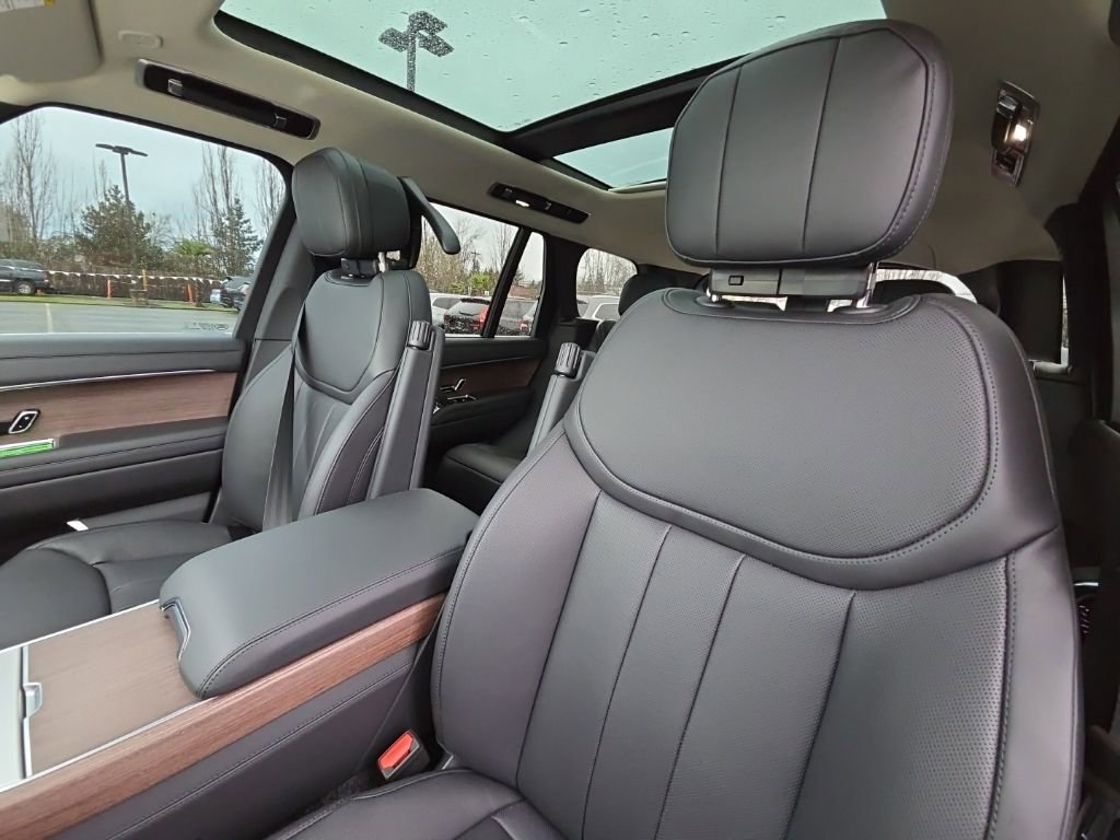 New 2026 Land Rover Range Rover SE image 14