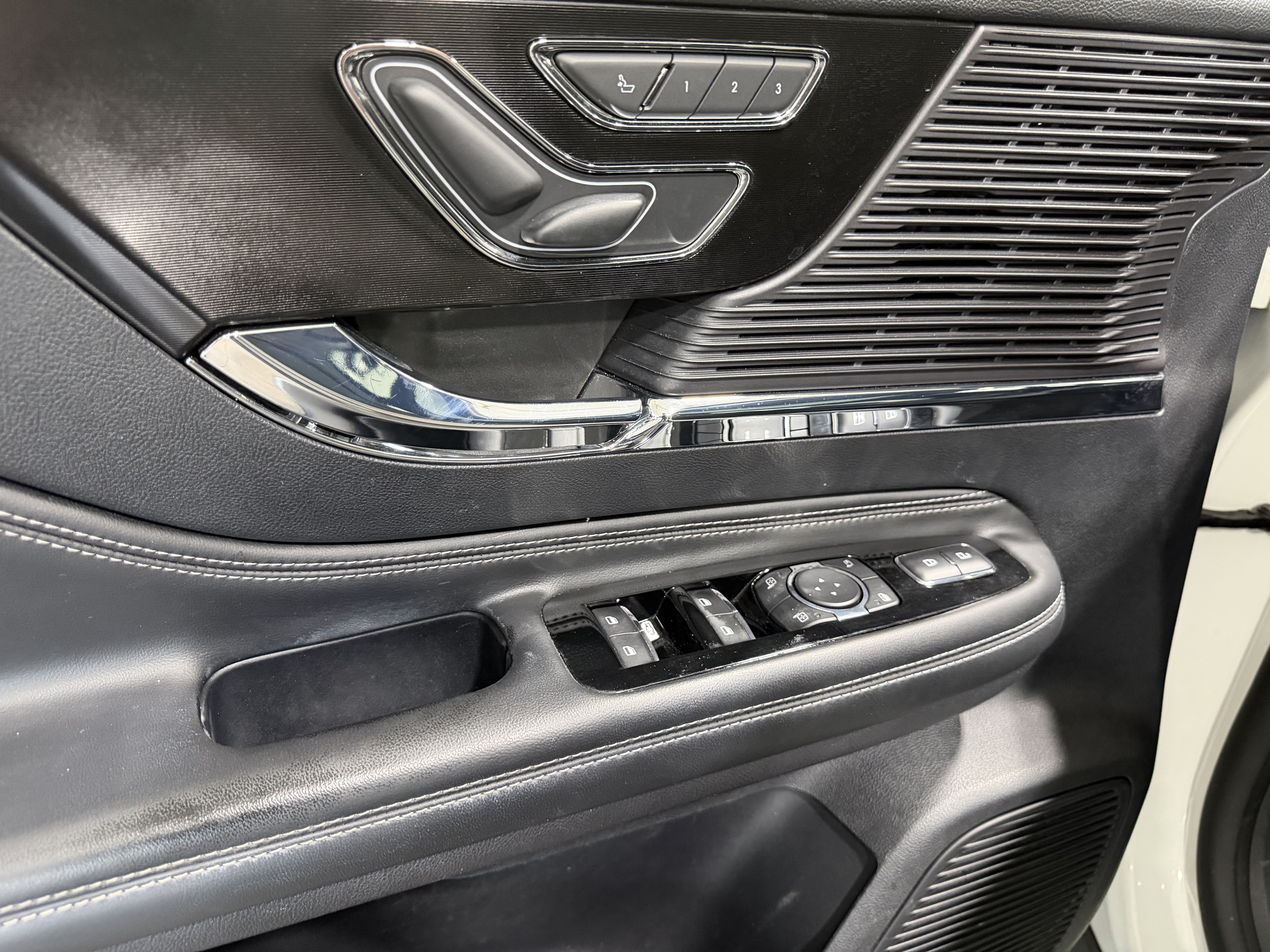 Used 2022 Lincoln Corsair AWD w/ Premium Package image 11