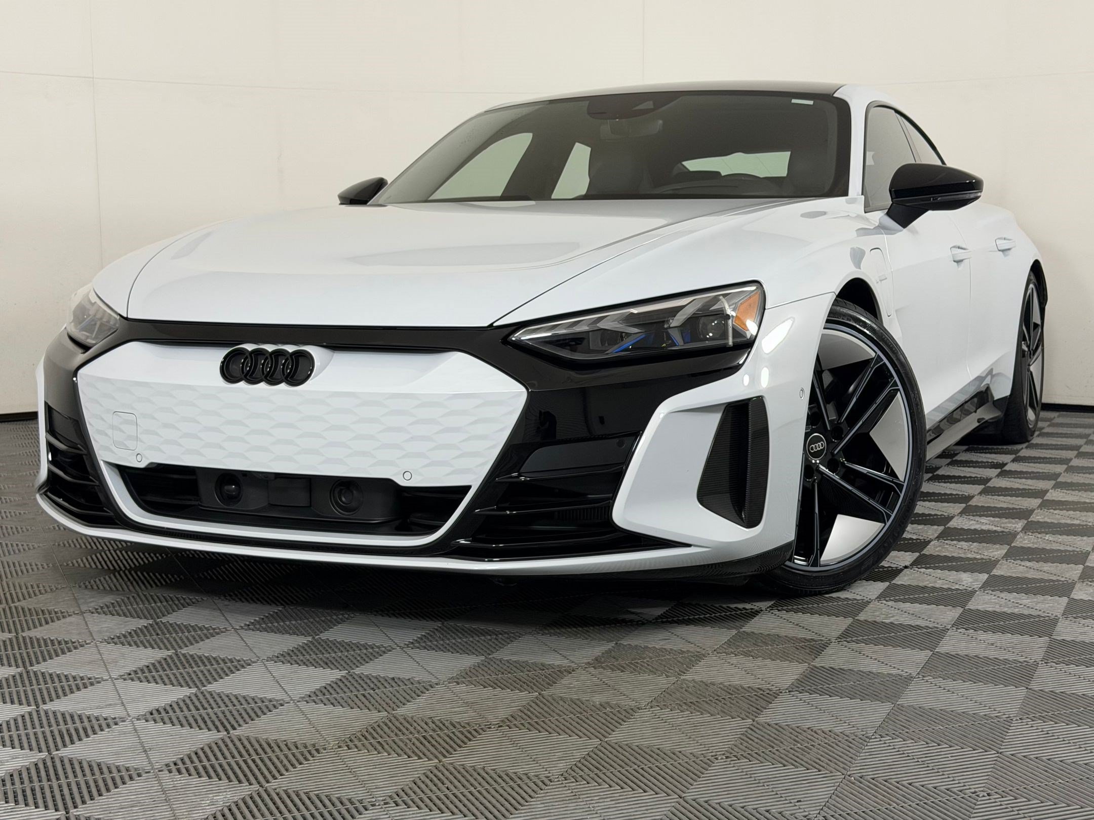 Used 2023 Audi RS e-tron GT w/ Carbon Performance Package AWD/4WD image 35